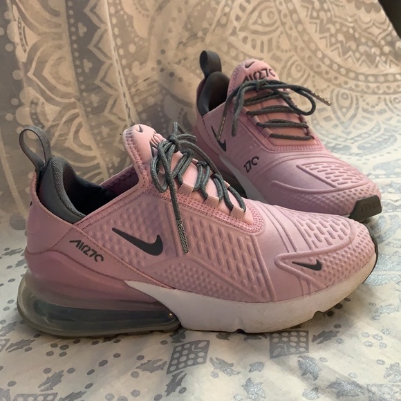 Nike Air Max 270s Size 4 KIDS - Picture 2 of 12